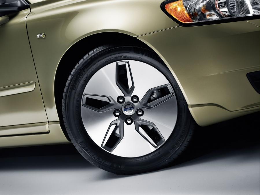  Volvo C30 DRIVe Efficiency 2008 года  (фото 8 из 34)